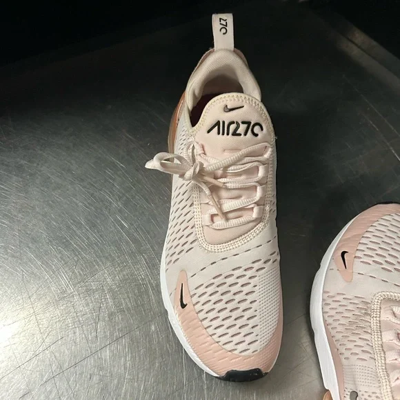 Nike Air Max 270 Size 9 Women’s - Picture 8 of 11